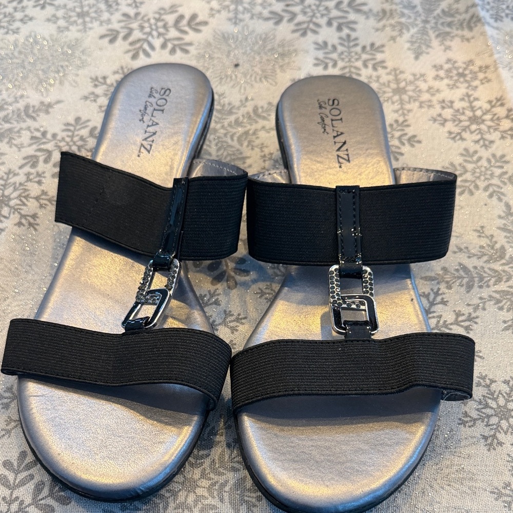 Solanz Women's Black and Silver Chain Sandals